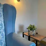 Lejlighed Sunny Seaside Retreat In *