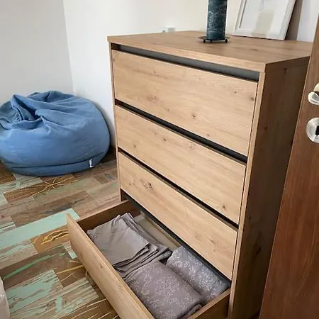 Sunny Seaside Retreat In Appartement *