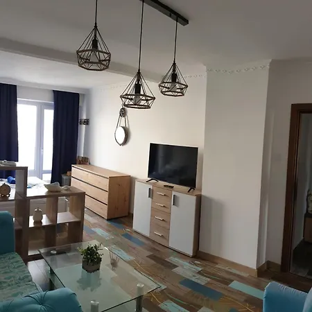 Sunny Seaside Retreat In Апартамент *