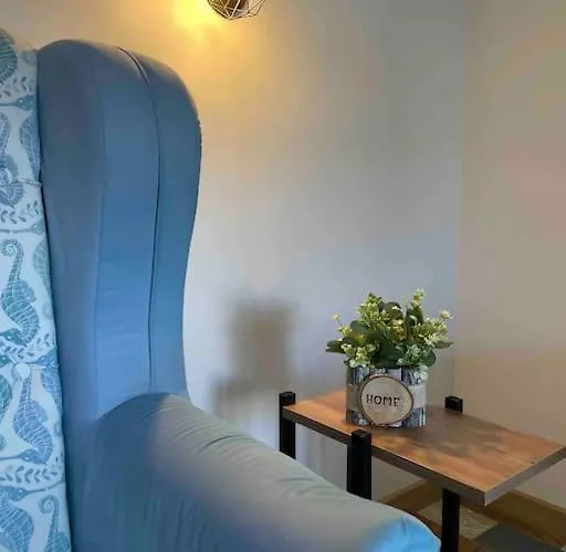 Daire Sunny Seaside Retreat In *