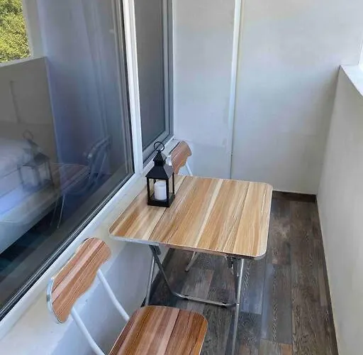 Sunny Seaside Retreat In Daire