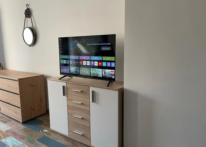 Sunny Seaside Retreat In Daire