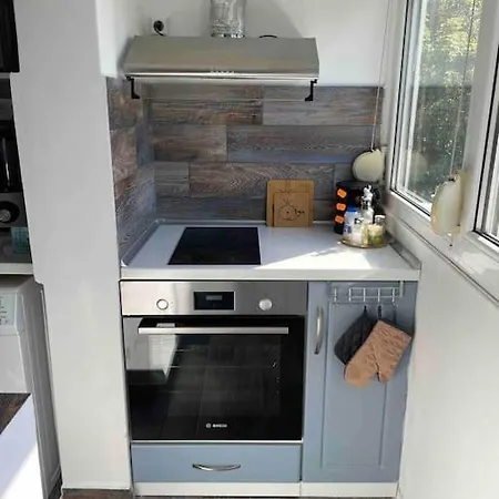 Sunny Seaside Retreat In דירה בורגאס