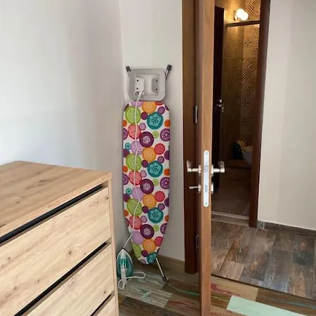 Sunny Seaside Retreat In דירה