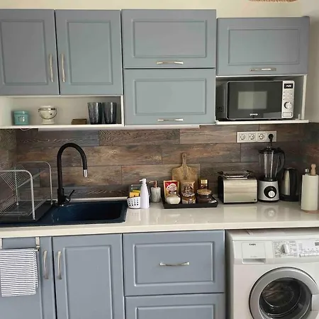 דירה Sunny Seaside Retreat In בורגאס