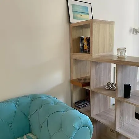 Sunny Seaside Retreat In דירה