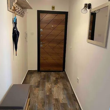 דירה Sunny Seaside Retreat In