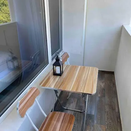 Sunny Seaside Retreat In דירה