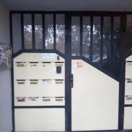 דירה Sunny Seaside Retreat In *