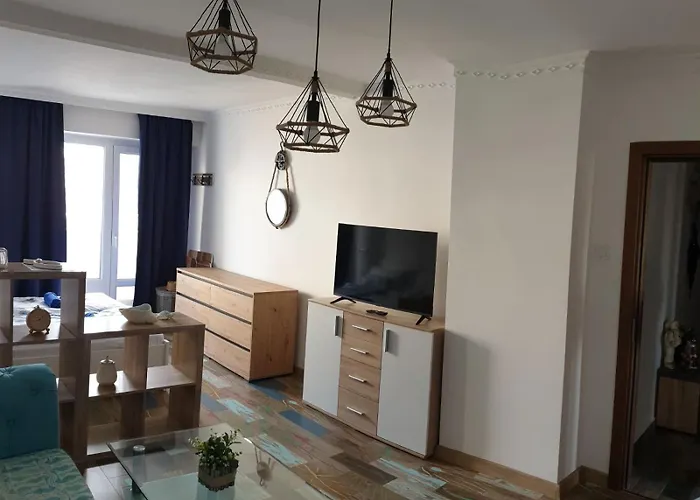 Sunny Seaside Retreat In Lejlighed *